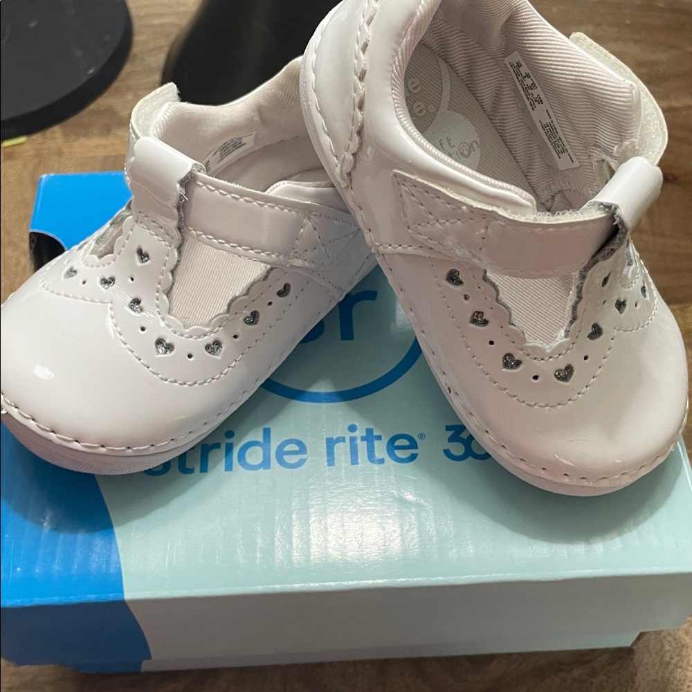Stride Rite white Baby Shoes size 4M